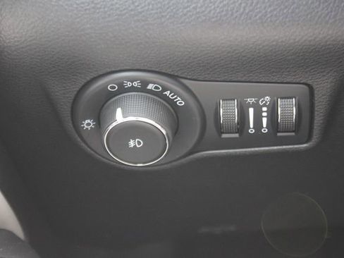 Used 2022 Jeep Compass Limited AWD/4WD image 17