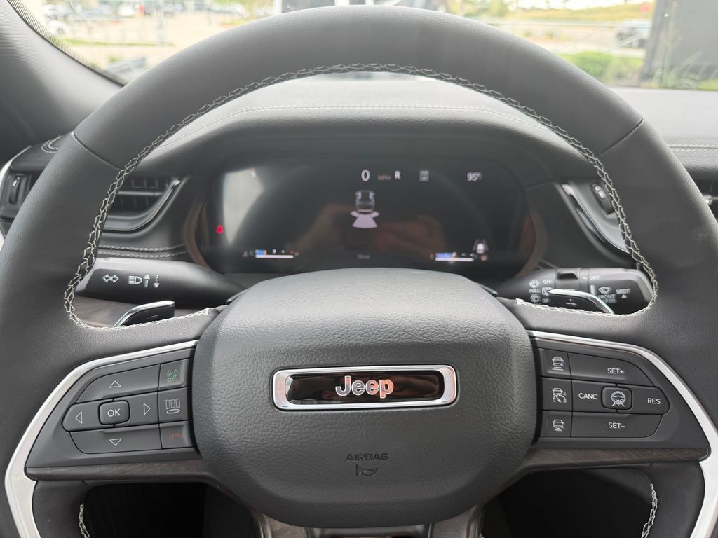 New 2026 Jeep Grand Cherokee Limited RWD image 19