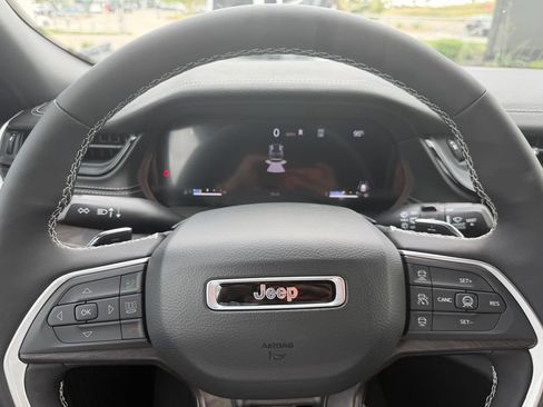 New 2026 Jeep Grand Cherokee Limited RWD image 19