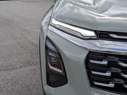 Used 2025 Chevrolet Equinox LT FWD image 45