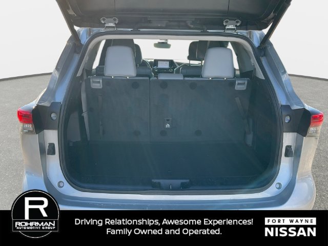 Used 2021 Toyota Highlander XLE AWD/4WD image 33