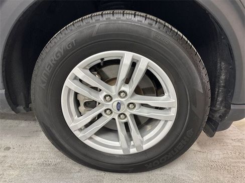 Certified 2023 Ford Explorer XLT image 2