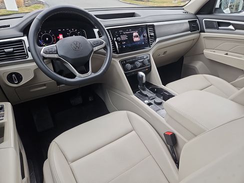 Used 2022 Volkswagen Atlas SE image 3