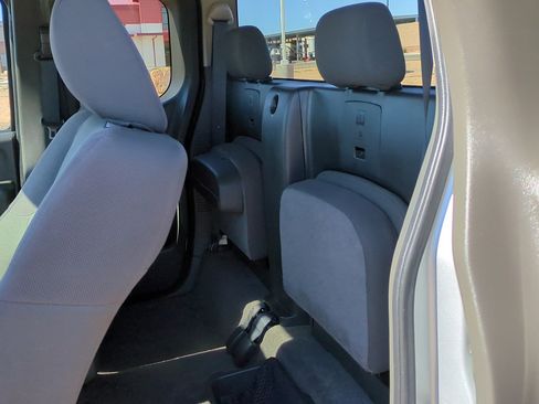 Used 2013 Nissan Frontier S image 21