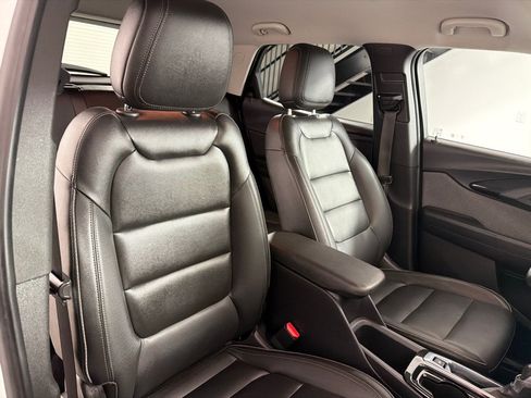 Used 2021 Chevrolet TrailBlazer LT w/ Premium Seating Package FWD image 25