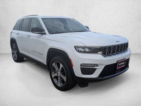 Used 2024 Jeep Grand Cherokee Limited RWD image 3
