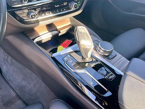 Used 2023 BMW 540i w/ Premium Package image 11