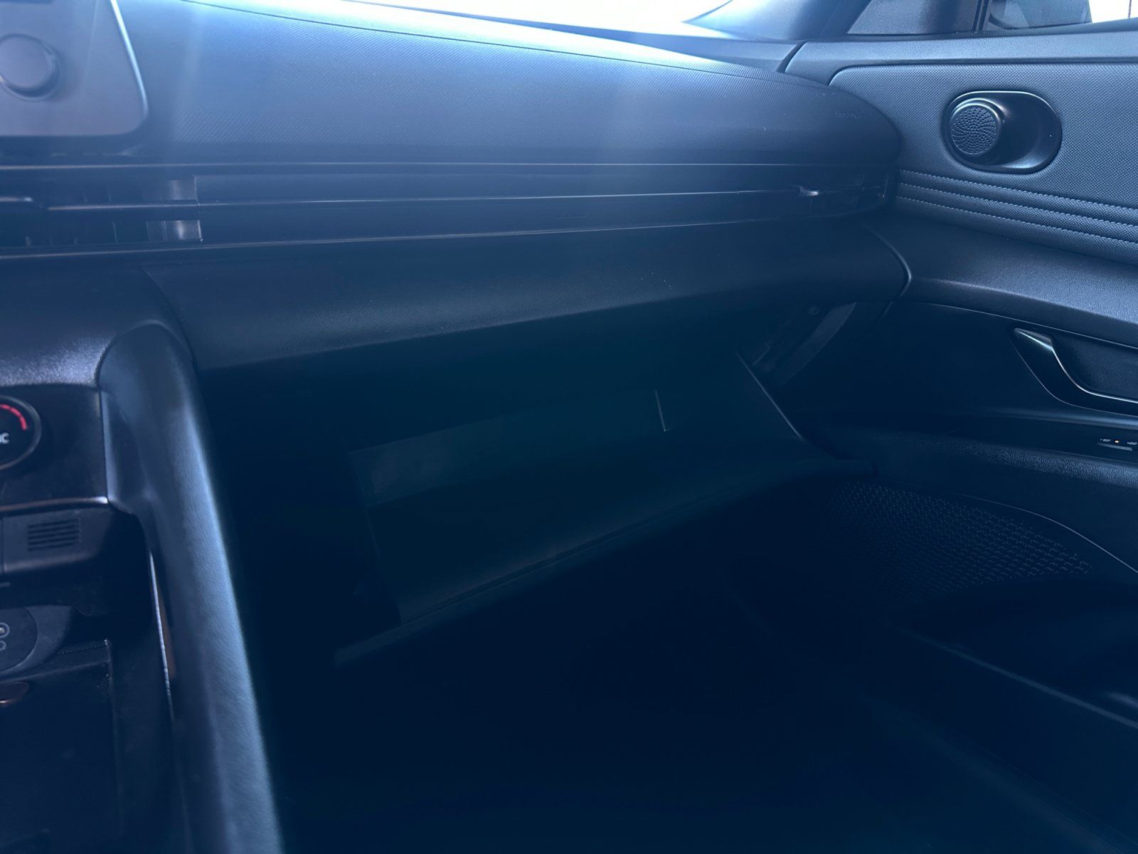 Used 2025 Hyundai Elantra Sport w/ Cargo Package FWD image 22