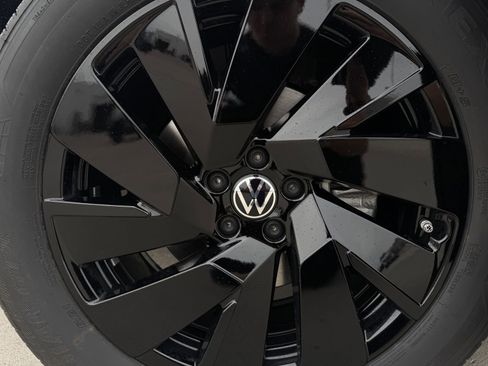 New 2026 Volkswagen Atlas Cross Sport SE image 10