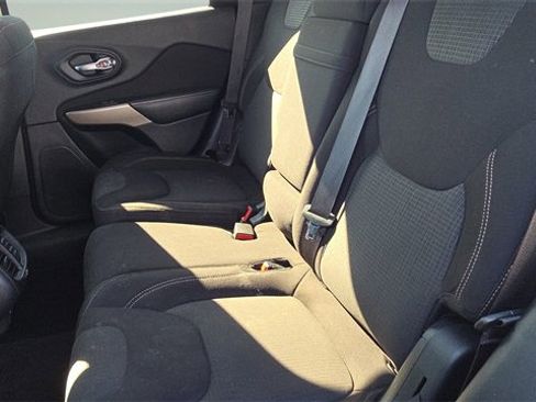 Used 2017 Jeep Cherokee Latitude image 32