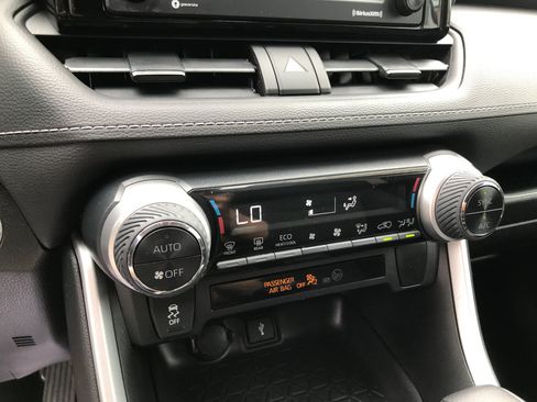 Certified 2021 Toyota RAV4 XLE AWD/4WD image 23
