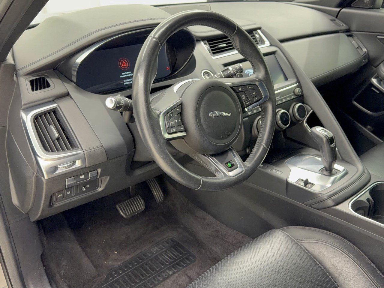 Used 2020 Jaguar E-PACE SE AWD/4WD image 4