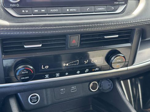 Used 2023 Nissan Rogue SV image 17