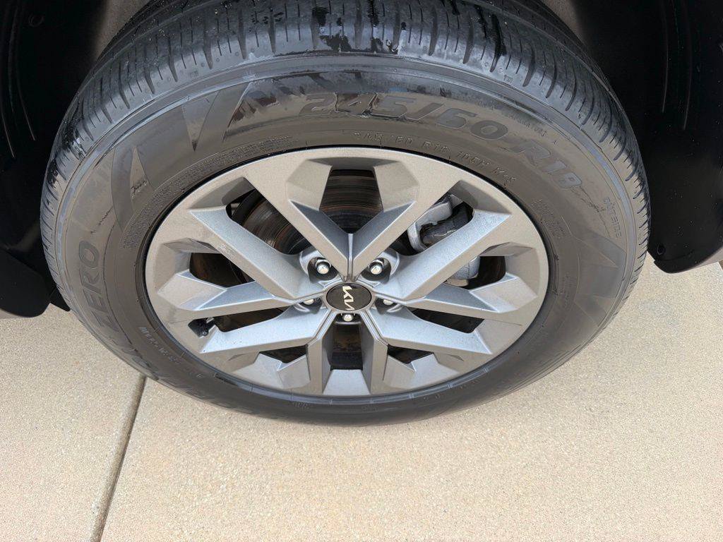 Used 2024 Kia Telluride LX FWD image 28