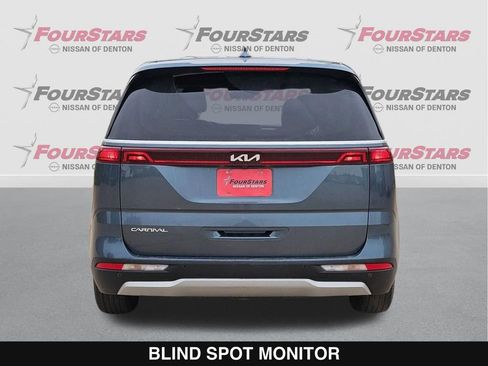 Used 2024 Kia Carnival EX FWD image 5