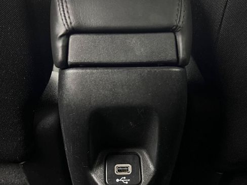 Used 2019 Jeep Renegade Altitude w/ Quick Order Package 2XM FWD image 17
