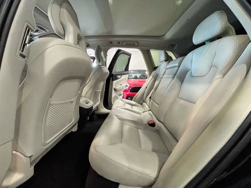 Used 2019 Volvo XC60 T5 Momentum w/ Premium Package image 13