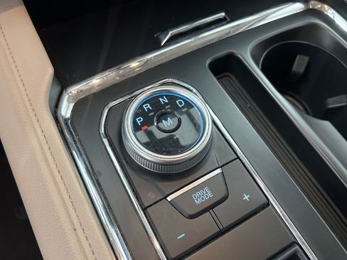 Used 2024 Ford Expedition Max XLT image 15