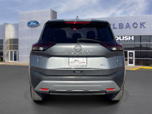 Used 2022 Nissan Rogue SV image 4