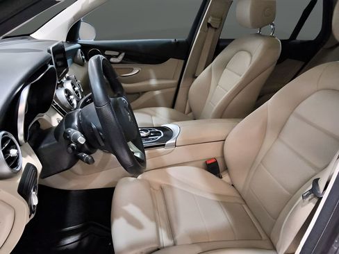 Used 2019 Mercedes-Benz GLC 300 4MATIC w/ Premium Package image 16