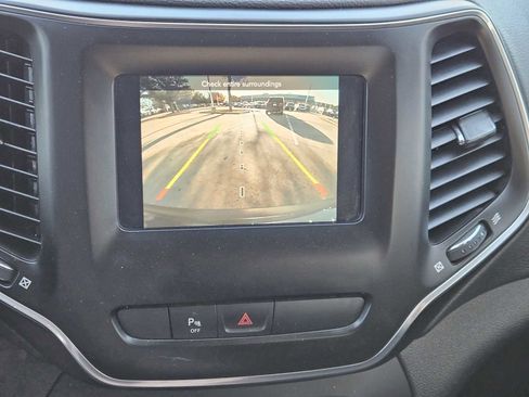 Used 2020 Jeep Cherokee Latitude Plus image 16