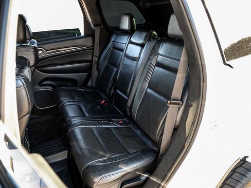 Used 2017 Jeep Grand Cherokee SRT image 46