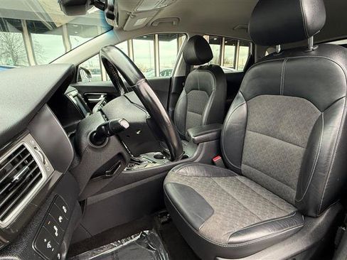Used 2019 Kia Niro EX image 15
