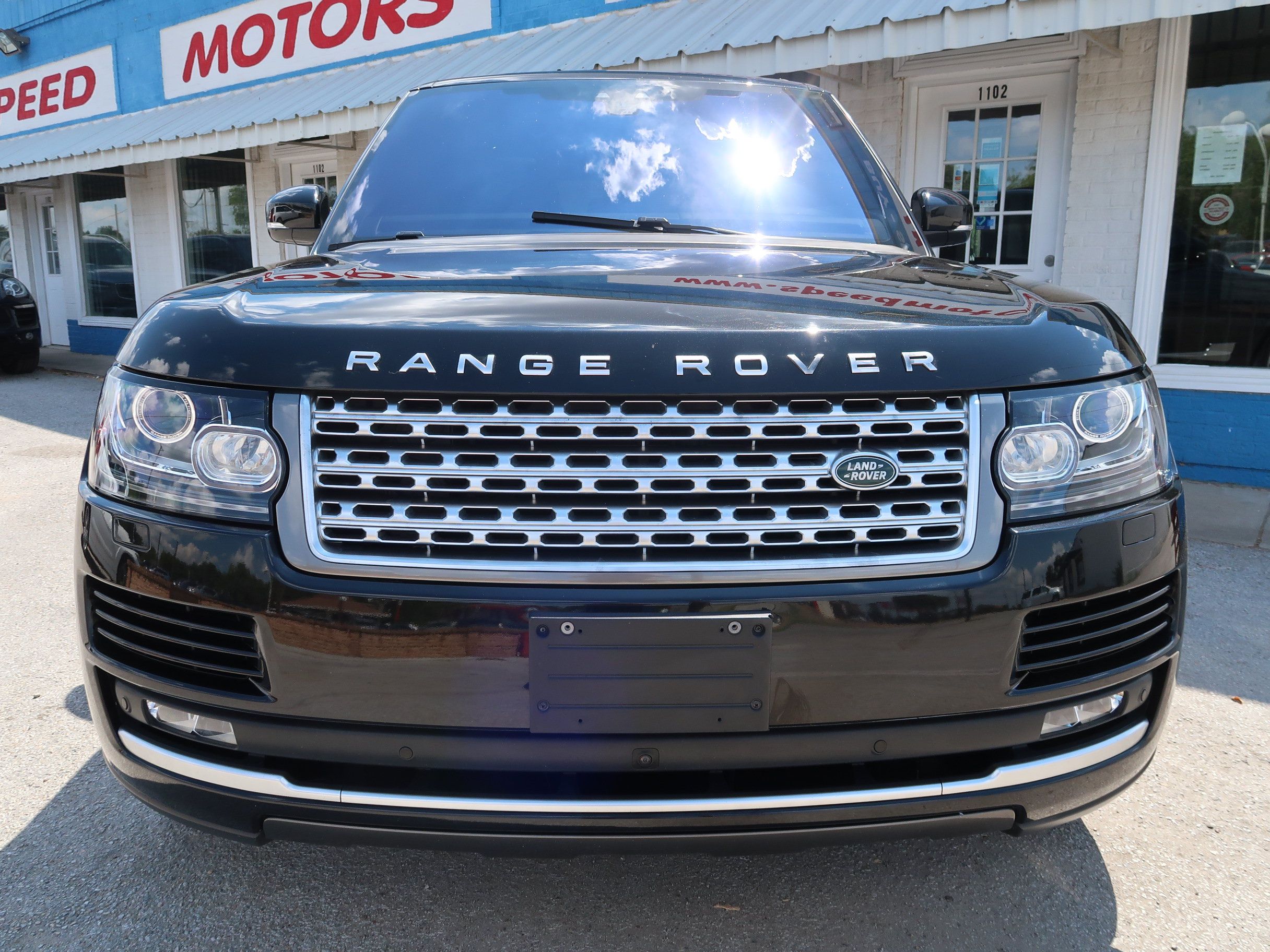 Used 2017 Land Rover Range Rover HSE AWD/4WD image 9