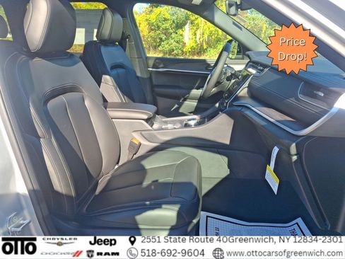 New 2025 Jeep Grand Cherokee Limited w/ Black Appearance Package image 12