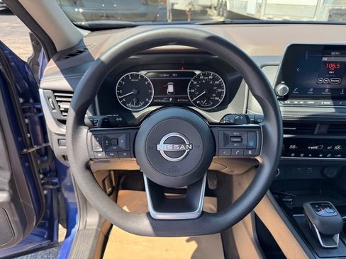 Used 2023 Nissan Rogue SV AWD/4WD image 12