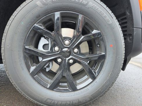 New 2026 Jeep Grand Cherokee Altitude image 9