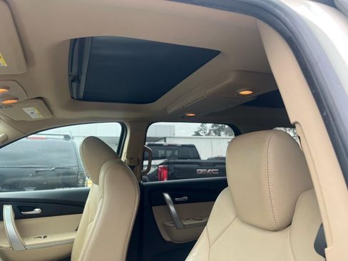 Used 2011 GMC Acadia SLT image 26