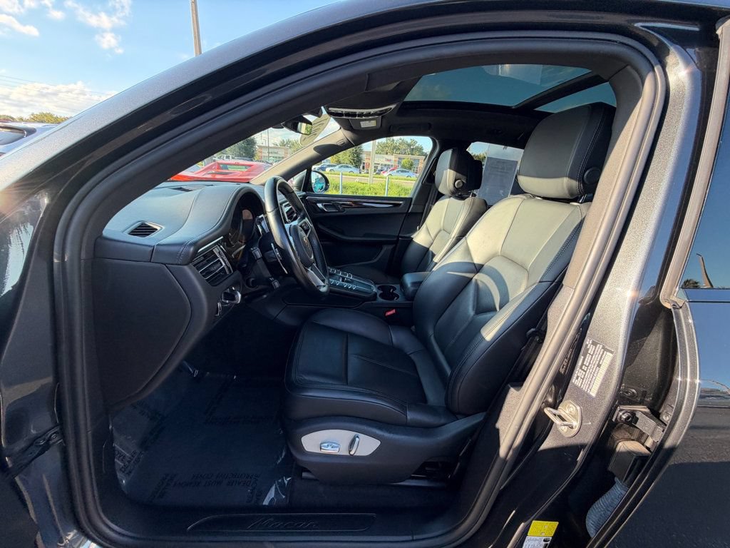 Used 2021 Porsche Macan w/ Premium Package AWD/4WD image 10