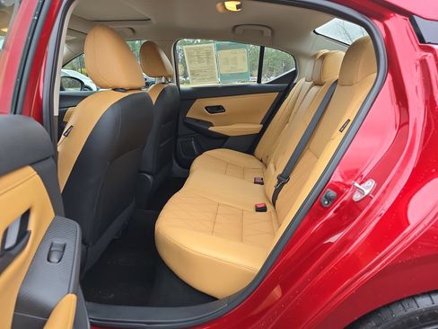 Used 2024 Nissan Sentra SV w/ SV Premium Package image 18