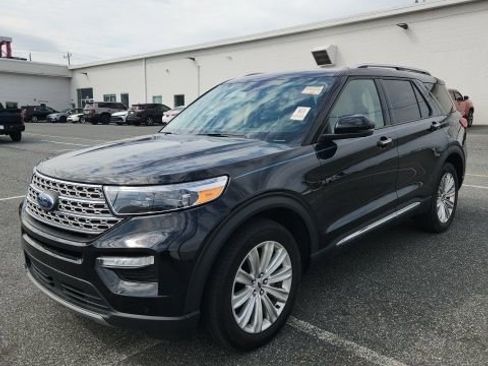 Used 2022 Ford Explorer Limited w/ Equipment Group 301A image 3