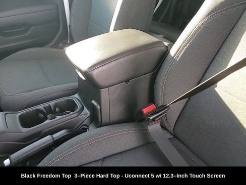 Used 2025 Jeep Gladiator Sport image 21