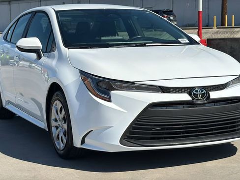 Used 2026 Toyota Corolla LE FWD image 7