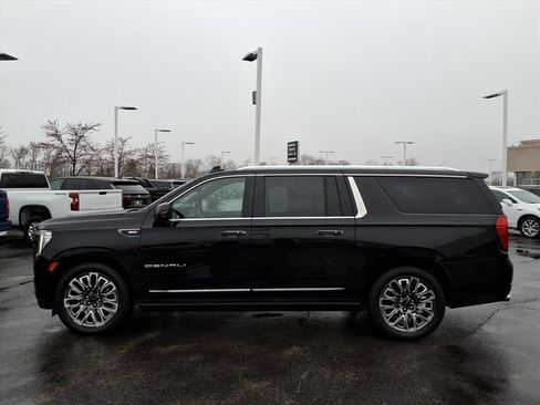 Used 2024 GMC Yukon XL Denali Ultimate AWD/4WD image 12