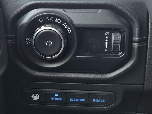 Used 2024 Jeep Wrangler Unlimited Sahara image 26