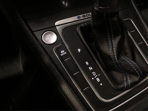 Used 2017 Volkswagen e-Golf SE w/ DC Fast Charging Package image 27