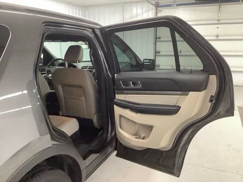 Used 2018 Ford Explorer XLT FWD image 9
