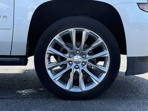 Used 2019 Chevrolet Suburban Premier w/ Premier Plus Edition RWD image 13
