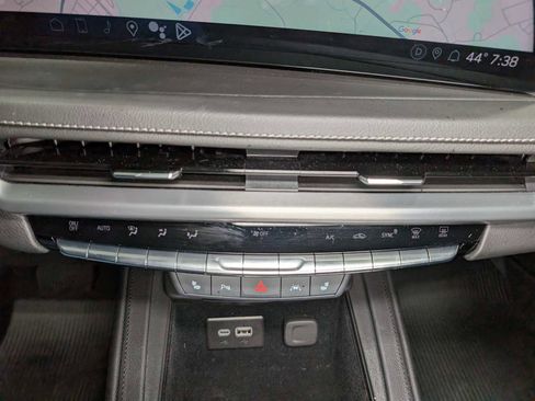 Certified 2024 Cadillac XT4 Premium Luxury w/ Cold Weather Package AWD/4WD image 33