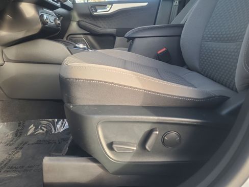 Used 2020 Ford Escape SE image 14