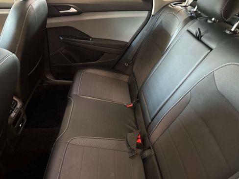 Certified 2022 Volkswagen Taos SE image 13