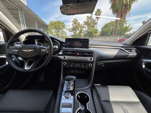Used 2025 Genesis G70 2.5T image 33