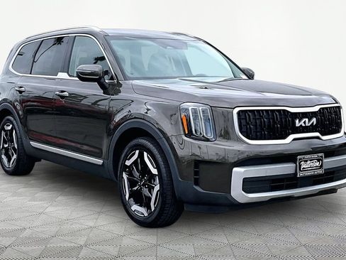 Used 2024 Kia Telluride EX w/ EX Captain's Chair Package FWD image 5