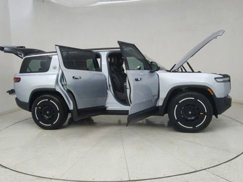 Used 2025 Rivian R1S Adventure image 76