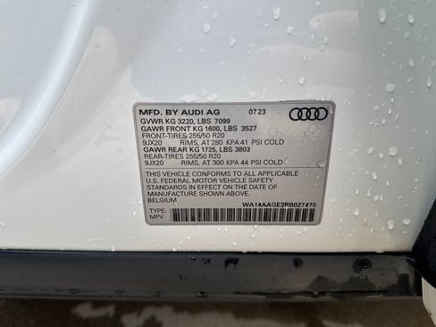 Used 2024 Audi Q8 e-tron Premium image 30