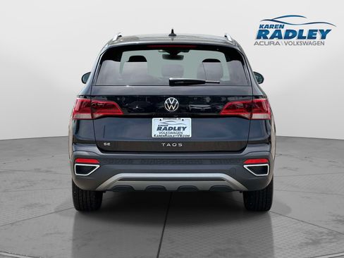 Certified 2023 Volkswagen Taos SE FWD image 3